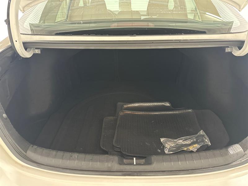 2022 Kia Forte - Image 16