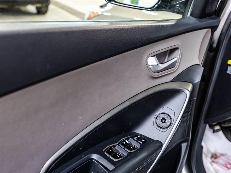2017 Hyundai Santa Fe - Image 11