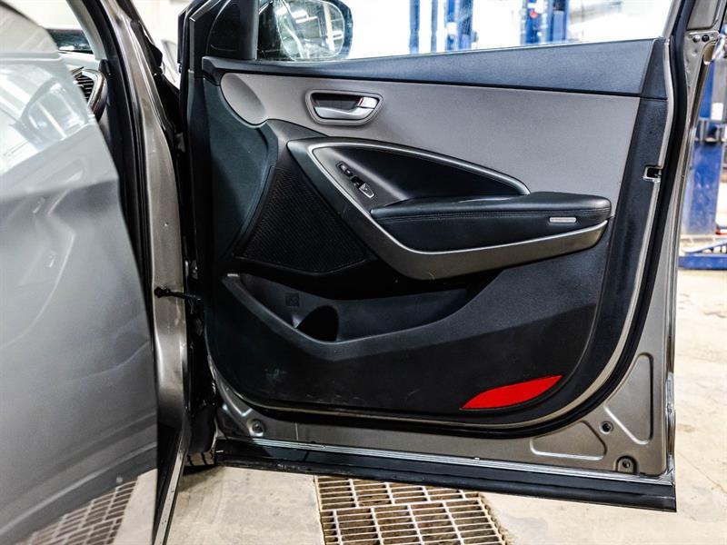 2017 Hyundai Santa Fe - Image 16