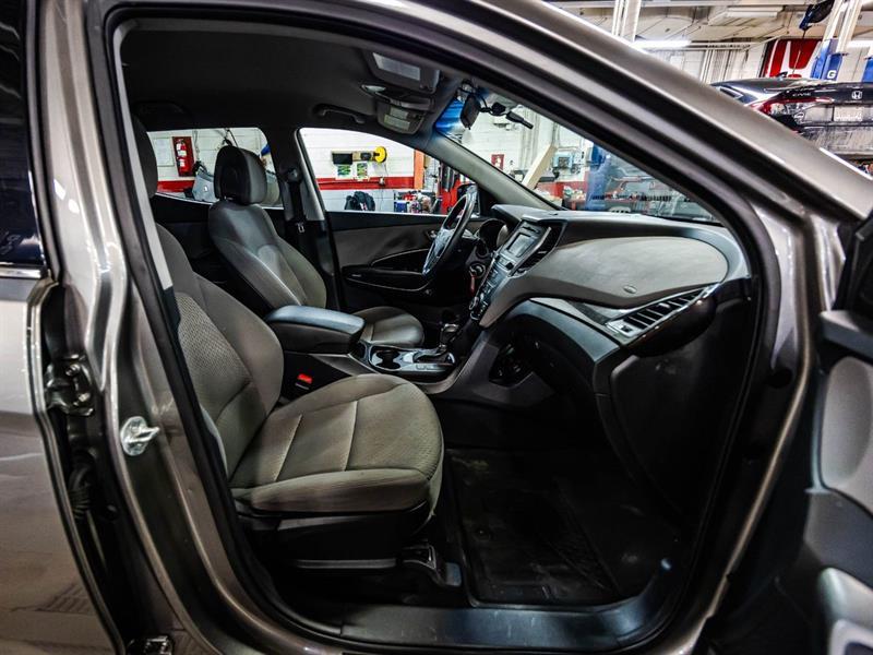 2017 Hyundai Santa Fe - Image 17