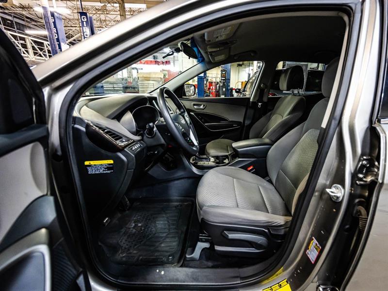 2017 Hyundai Santa Fe - Image 18