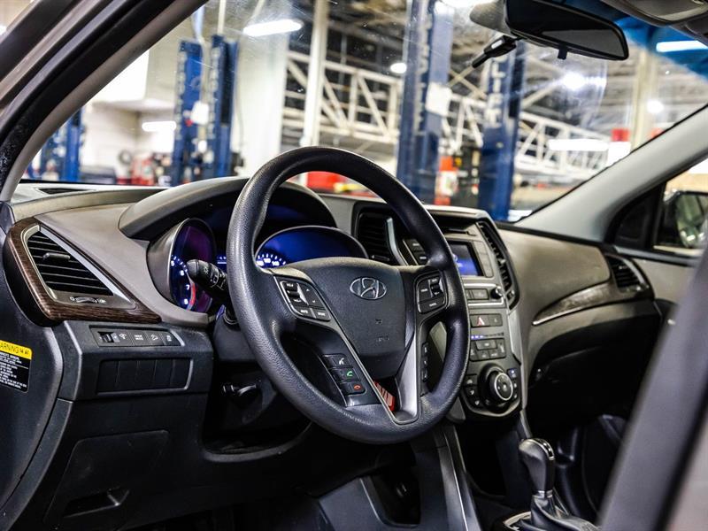 2017 Hyundai Santa Fe - Image 19