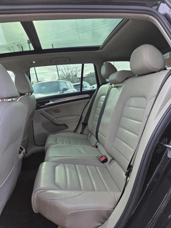 2017 Volkswagen Golf - Image 13