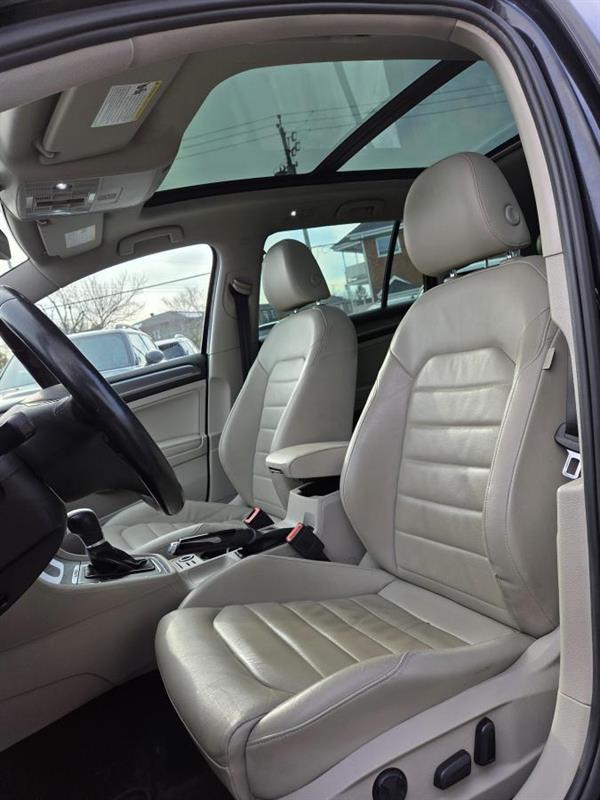 2017 Volkswagen Golf - Image 16