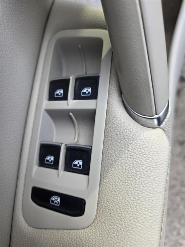 2017 Volkswagen Golf - Image 17