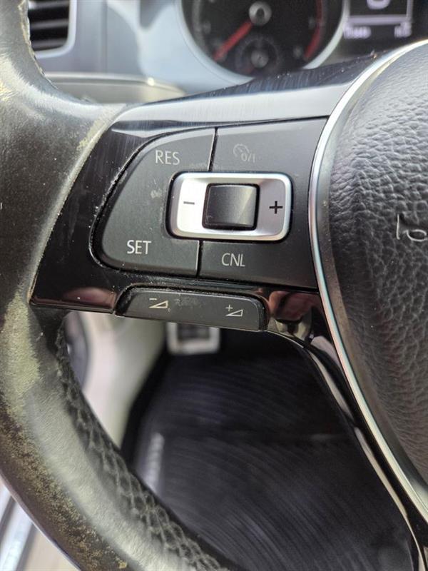 2017 Volkswagen Golf - Image 18