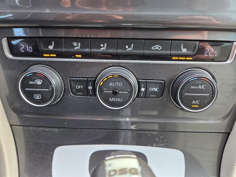 2017 Volkswagen Golf - Image 20