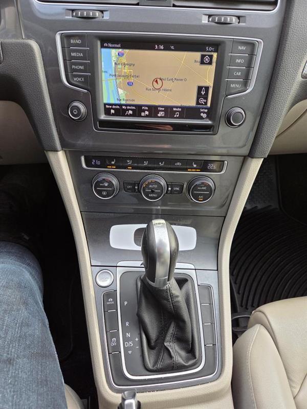 2017 Volkswagen Golf - Image 21