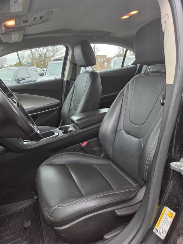 2014 Chevrolet Volt - Image 16