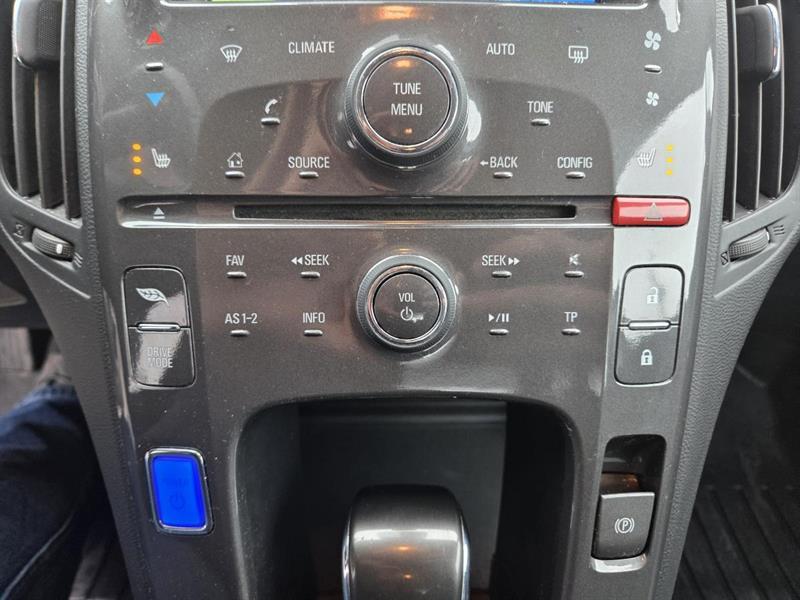 2014 Chevrolet Volt - Image 21