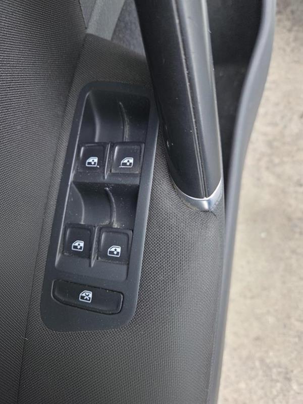 2016 Volkswagen Golf - Image 17