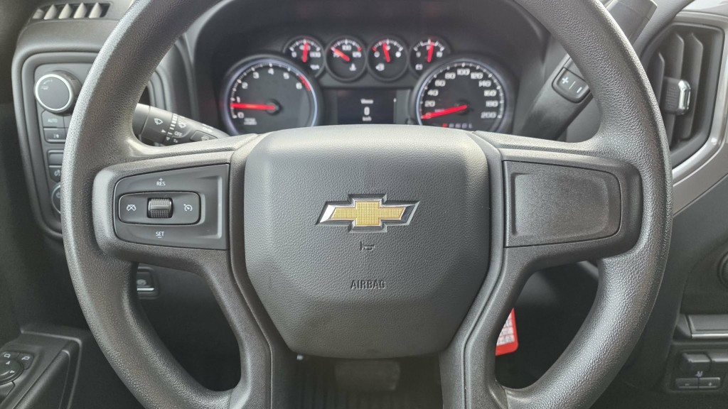 chevrolet Silverado 1500 2020 - 24