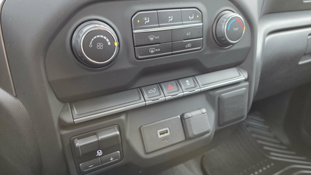 chevrolet Silverado 1500 2020 - 28