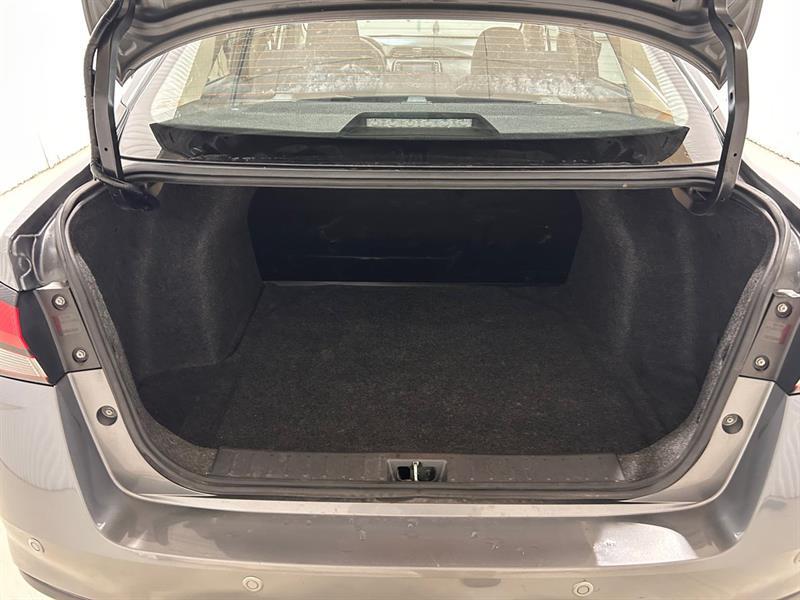 2021 Nissan Versa - Image 17