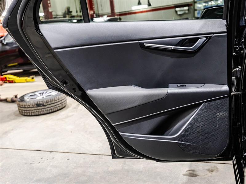 2023 Kia Niro - Image 13