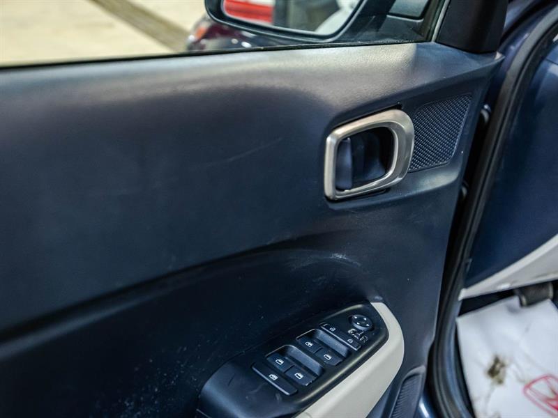 2021 Hyundai Venue - Image 12