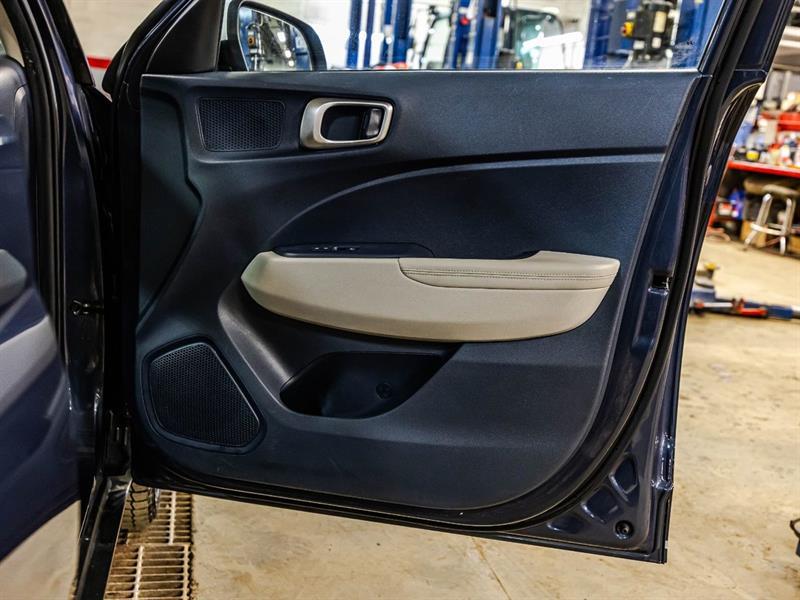 2021 Hyundai Venue - Image 17