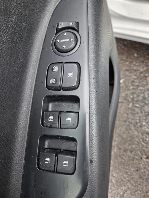 2018 Kia Rio - Image 17