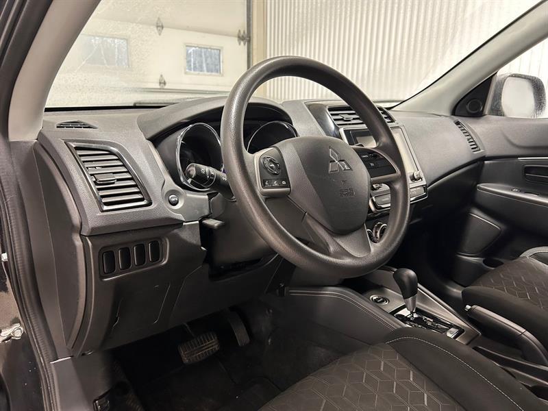 2022 Mitsubishi RVR - Image 13