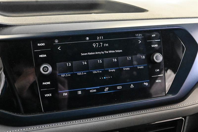 2024 Volkswagen Taos - Image 31