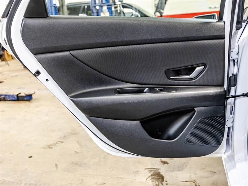 2021 Hyundai Elantra - Image 13