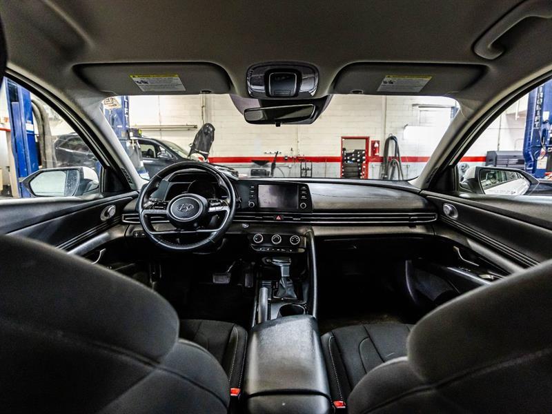 2021 Hyundai Elantra - Image 15