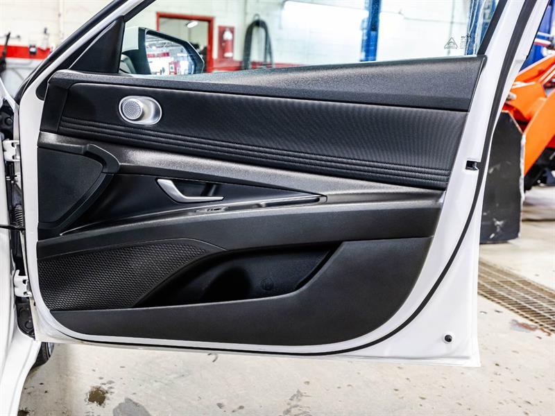 2021 Hyundai Elantra - Image 17