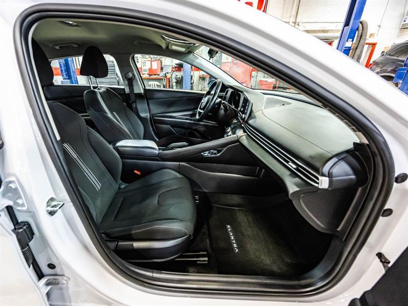 2021 Hyundai Elantra - Image 18