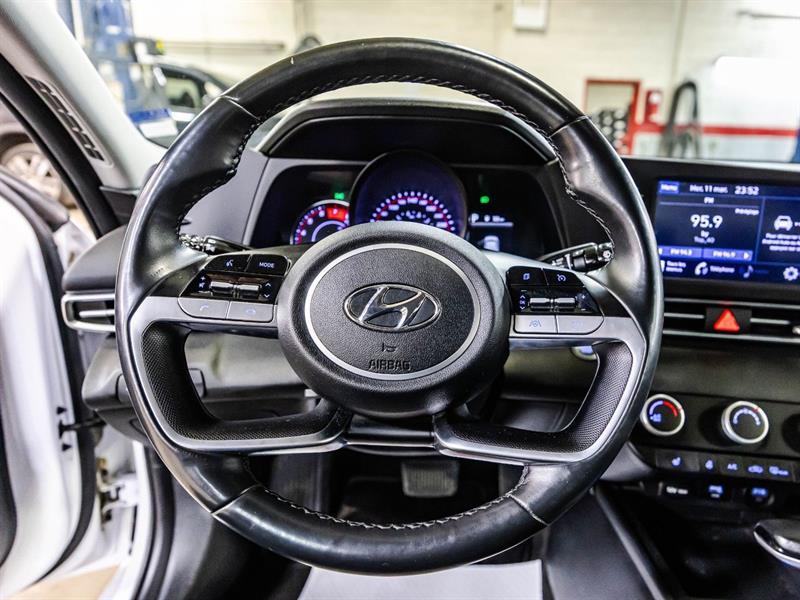 2021 Hyundai Elantra - Image 22