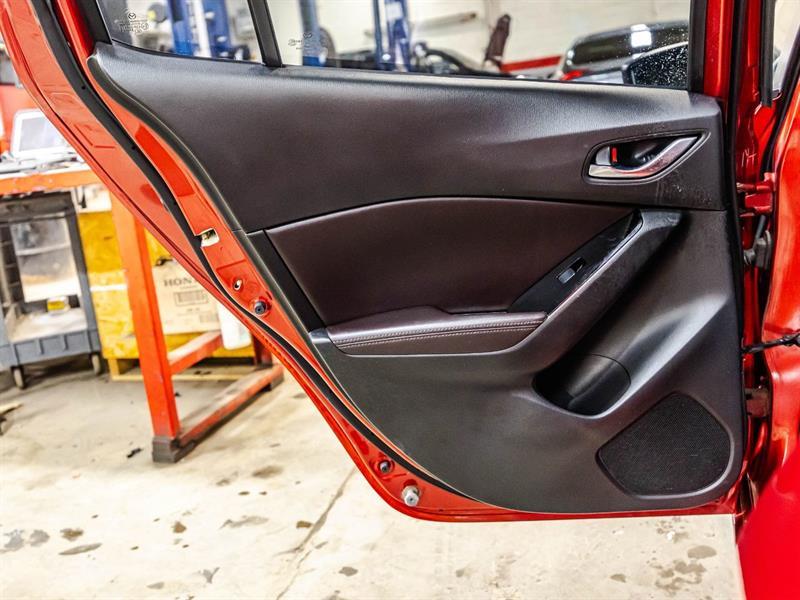 2018 Mazda Mazda3 - Image 13