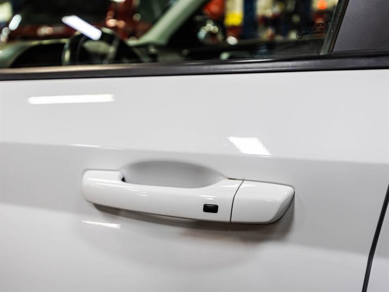 2024 Hyundai Venue - Image 11