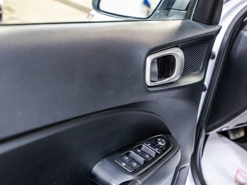 2024 Hyundai Venue - Image 12