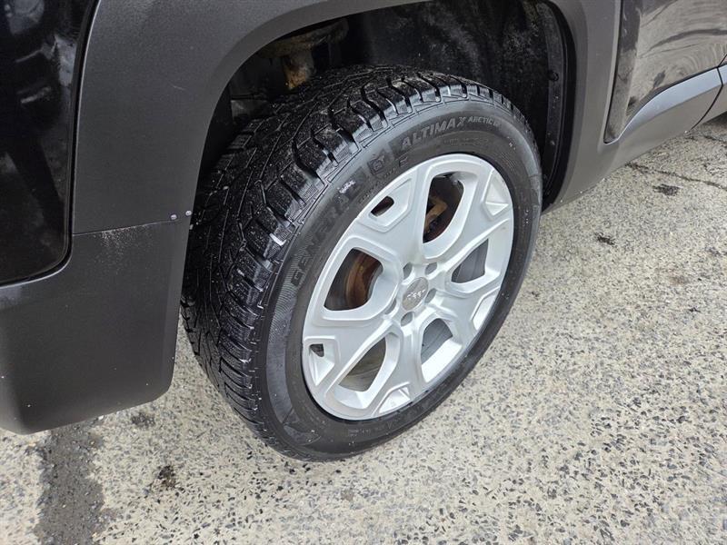 2017 Jeep Renegade - Image 8