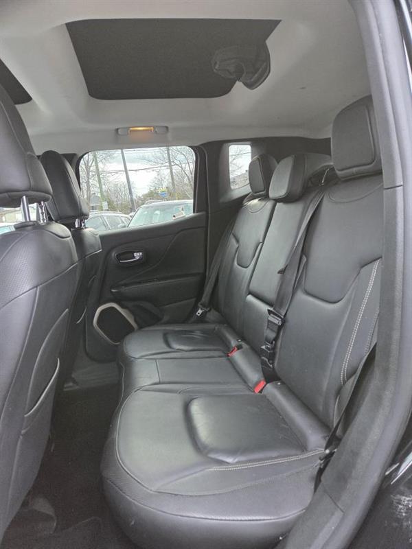 2017 Jeep Renegade - Image 13
