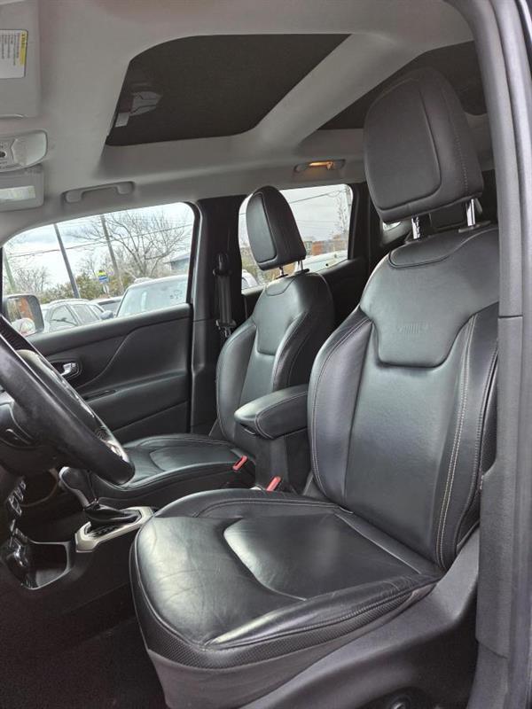 2017 Jeep Renegade - Image 16