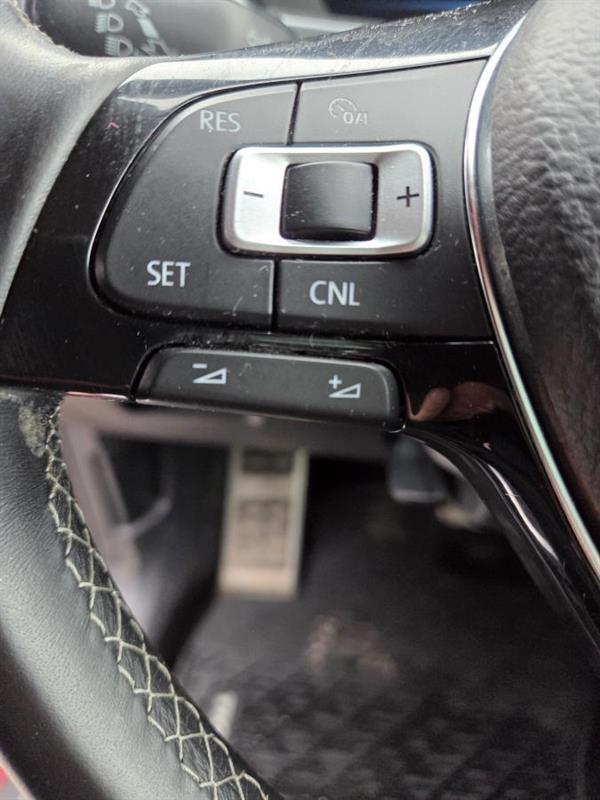 2018 Volkswagen Tiguan - Image 17