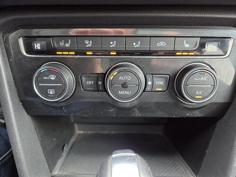 2018 Volkswagen Tiguan - Image 21