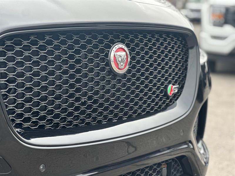 jaguar F-PACE 2017 - 12