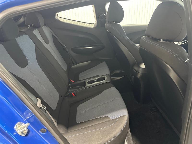 2019 Hyundai Veloster - Image 13