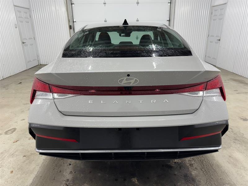 2025 Hyundai Elantra - Image 9