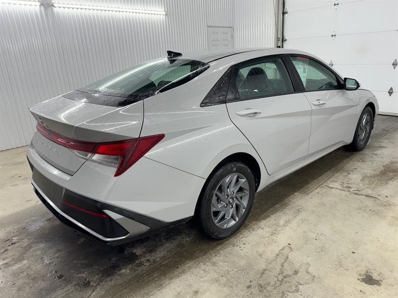 2025 Hyundai Elantra - Image 15