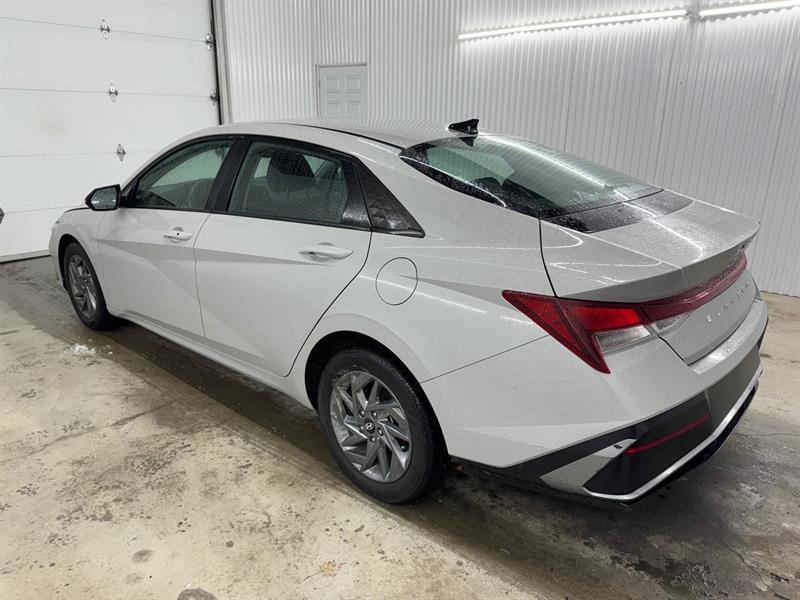 2025 Hyundai Elantra - Image 17