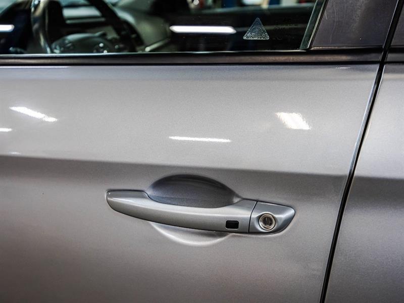 2020 Hyundai Elantra - Image 11