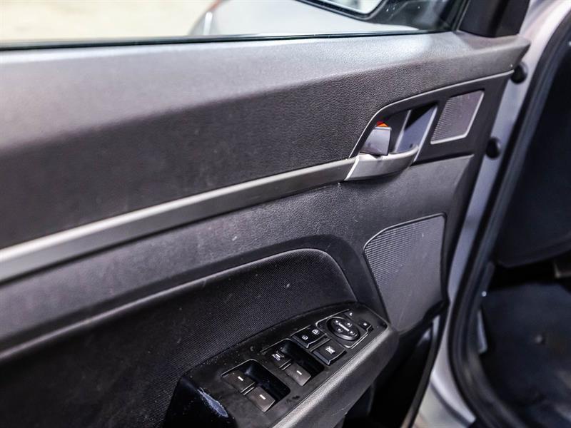 2020 Hyundai Elantra - Image 12