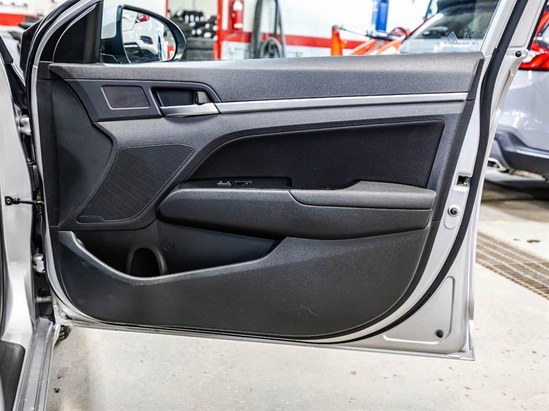 2020 Hyundai Elantra - Image 16
