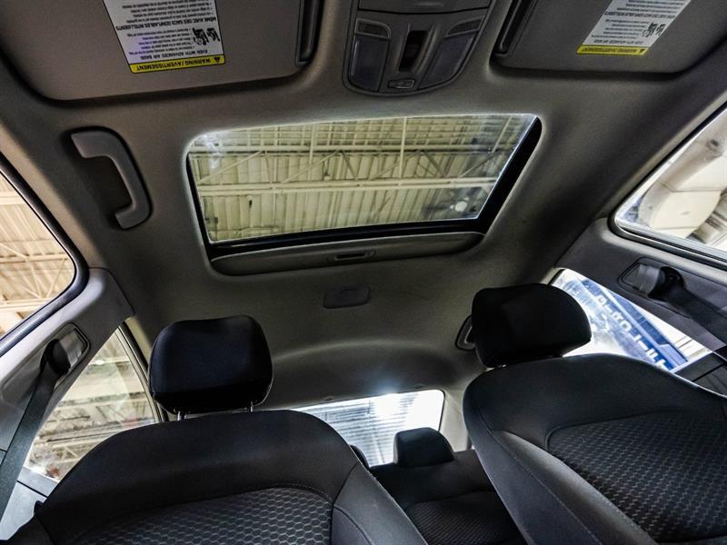 2020 Hyundai Elantra - Image 18