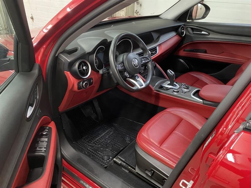 alfa romeo Stelvio 2021 - 14