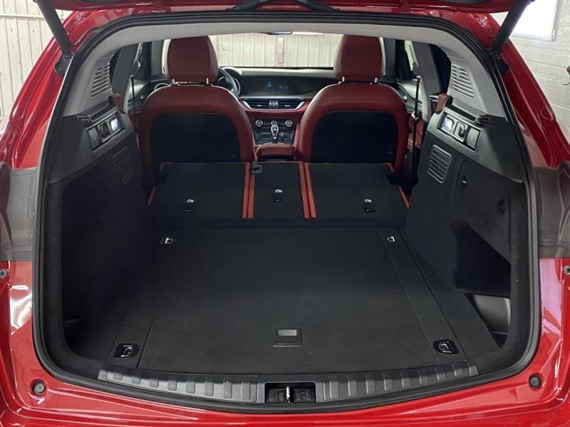 alfa romeo Stelvio 2021 - 33