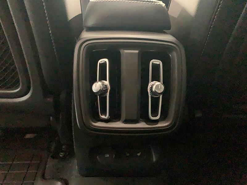 volvo XC40 2025 - 18