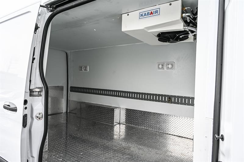 2025 Mercedes-Benz Sprinter - Image 9